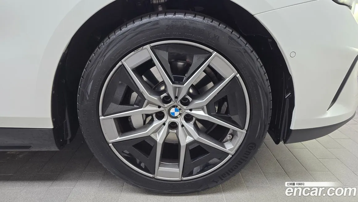 BMW 5-Series 2024 из KR, фото 6