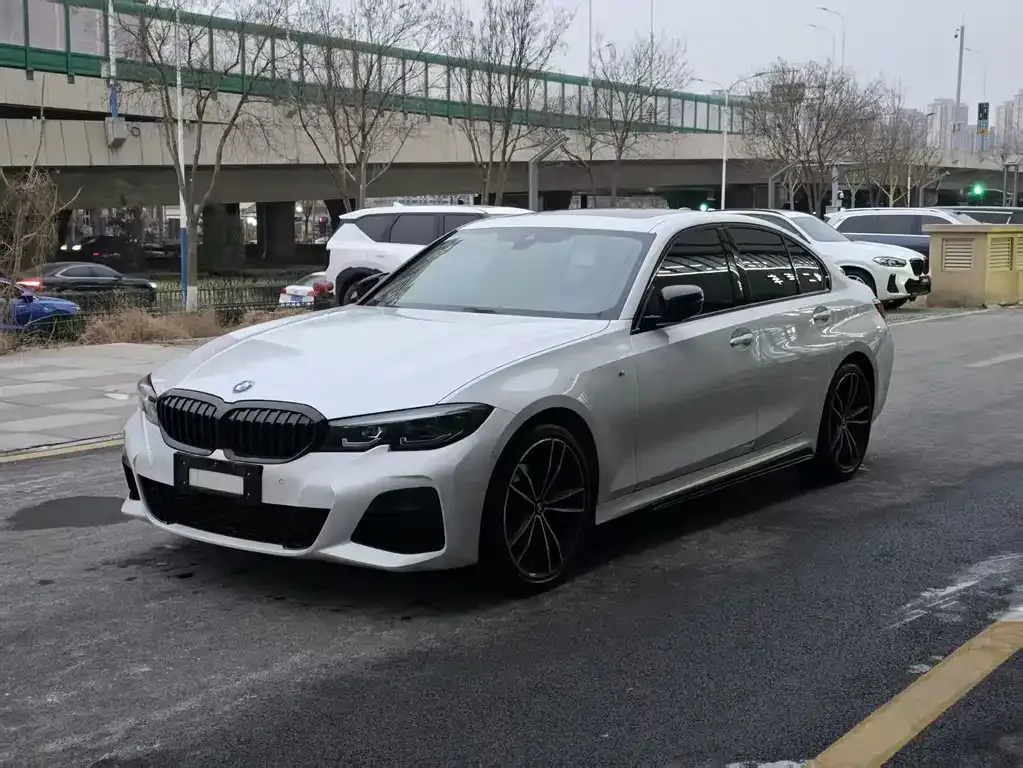 BMW 3 Series 2022 из CN, фото 1