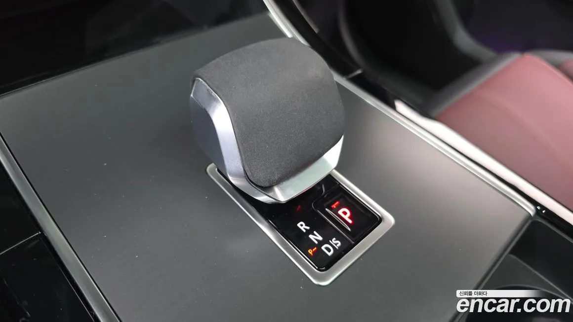 Land Rover Range Rover Velar 2025 из KR, фото 2