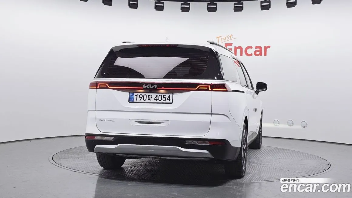 Kia Carnival — фото 10