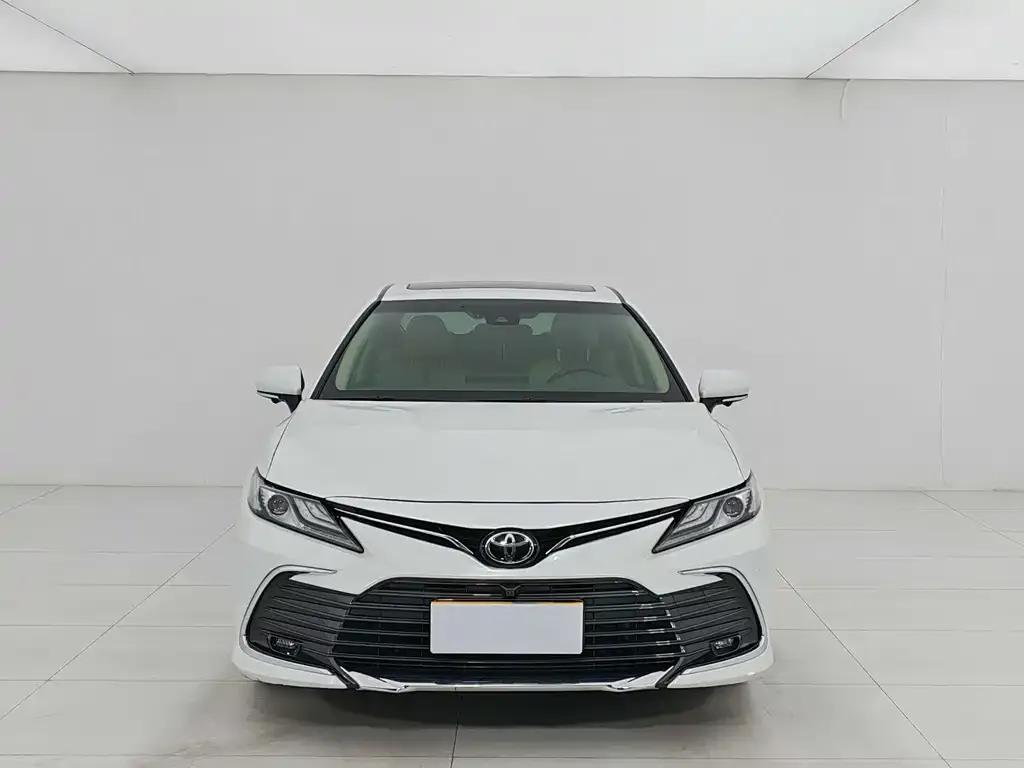 Toyota Camry 2023 из CN, фото 2