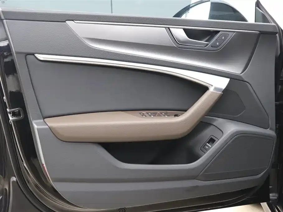 Audi A7L 2023 из CN, фото 3