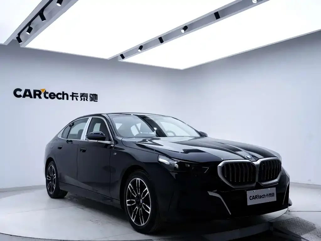 BMW 5 Series 2024 из CN, фото 5