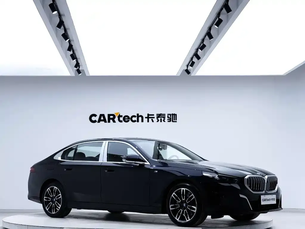 BMW 5 Series 2024 из CN, фото 7