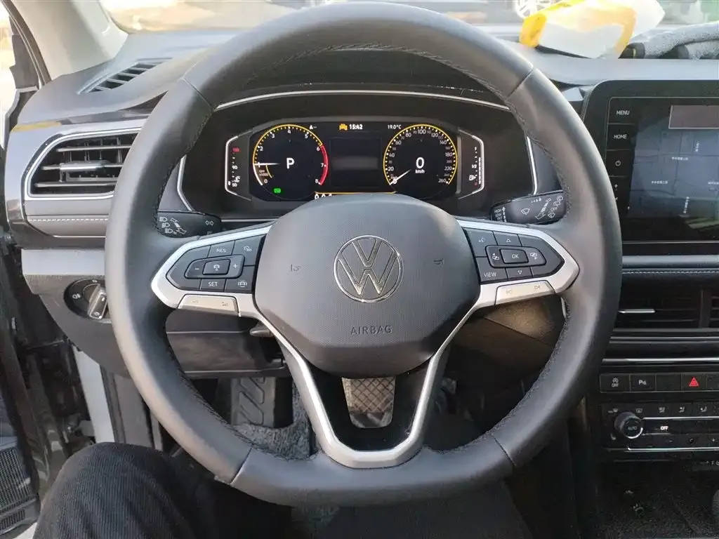 Volkswagen Tharu — фото 3