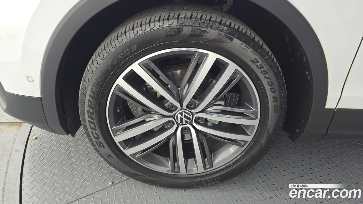 Volkswagen Tiguan — фото 5