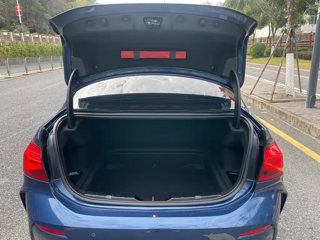 BMW 1 Series 2021 из CN, фото 6