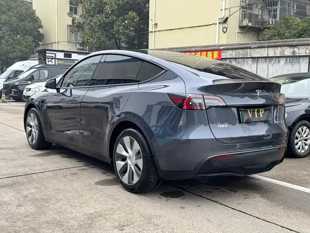 Tesla Model Y — фото 4