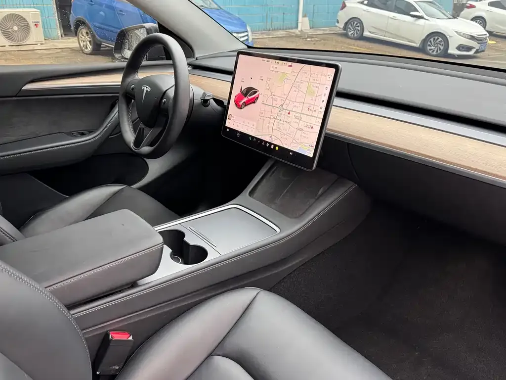 Tesla Model Y — фото 3