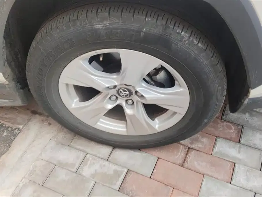 Toyota RAV4 2024 из CN, фото 2