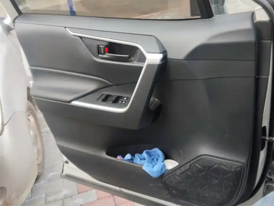 Toyota RAV4 2024 из CN, фото 3