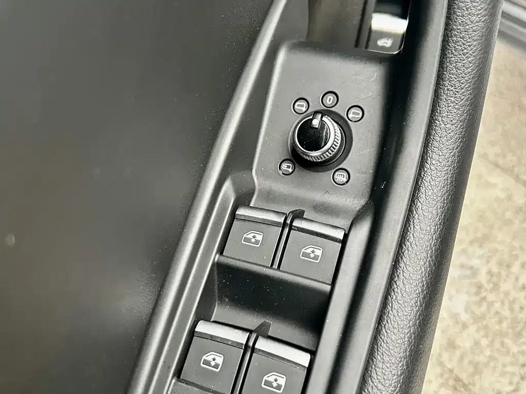 Audi A4L 2021 из CN, фото 9
