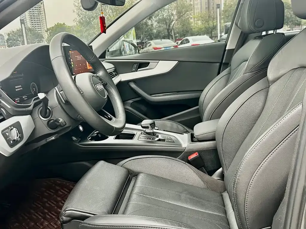 Audi A4L 2021 из CN, фото 3