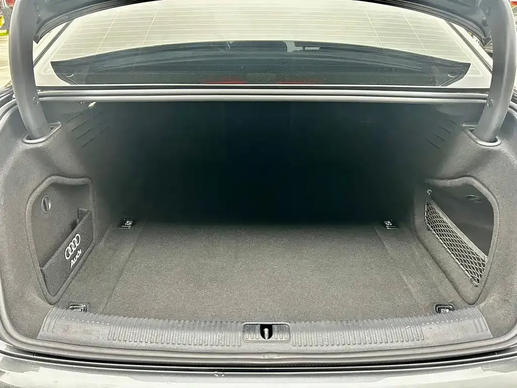 Audi A4L 2021 из CN, фото 5
