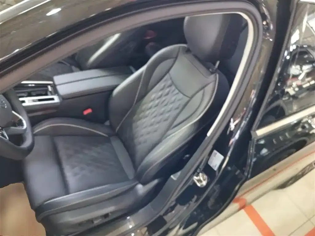 Volkswagen Magotan 2024 из CN, фото 4