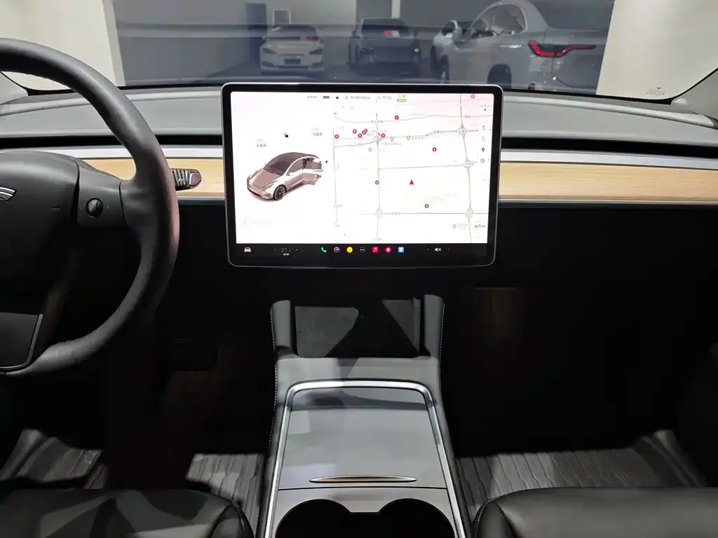 Tesla Model Y — фото 9