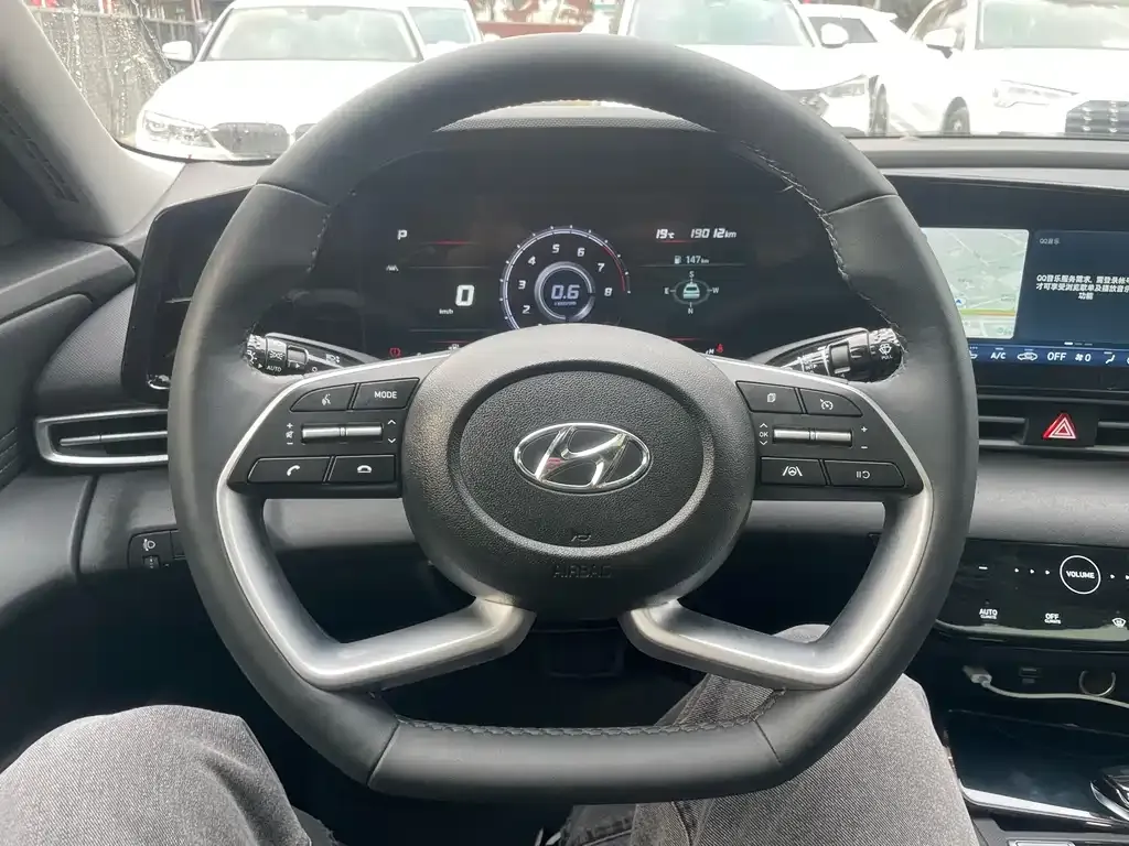 Hyundai Elantra 2023 из CN, фото 3