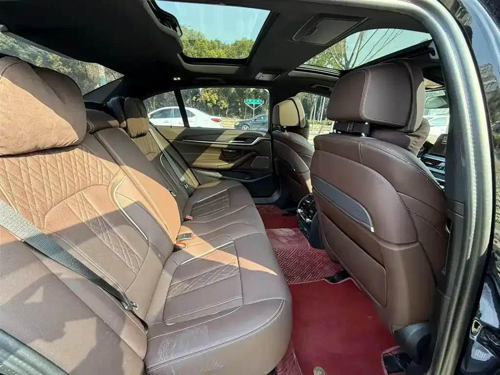 BMW 5 Series — фото 10