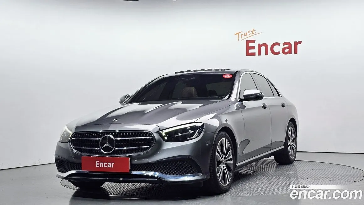 Mercedes-Benz E-Class — фото 1