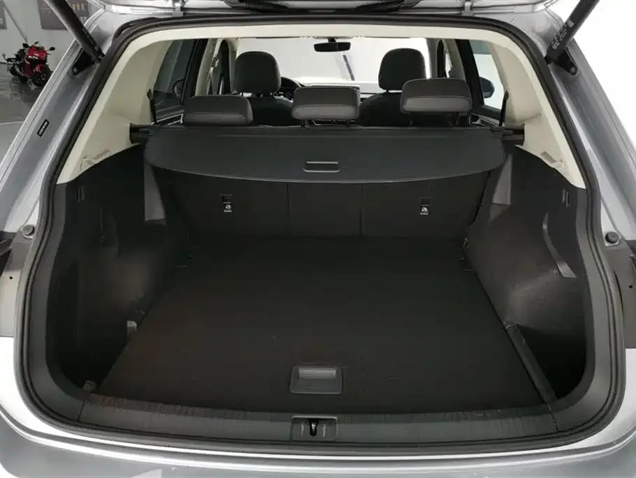 Volkswagen Tiguan L — фото 5