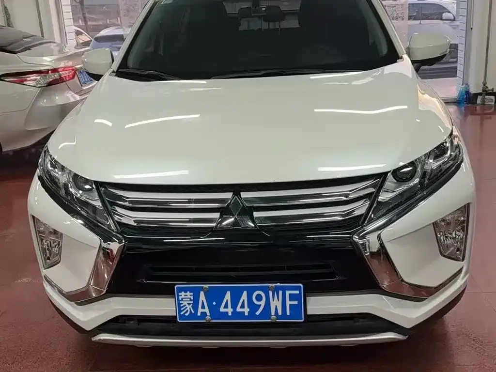 Mitsubishi Eclipse Cross — фото 1
