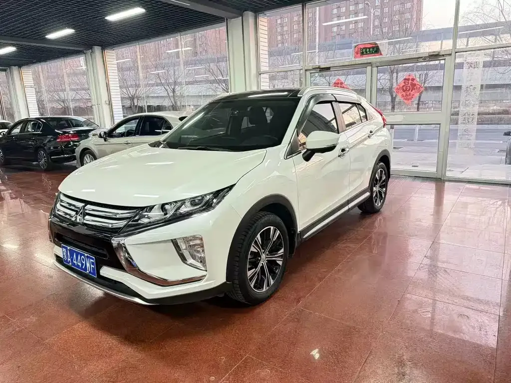 Mitsubishi Eclipse Cross — фото 8