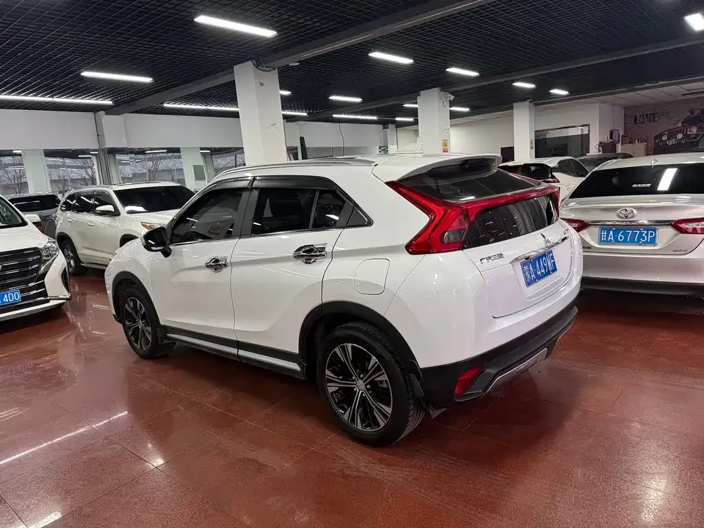 Mitsubishi Eclipse Cross — фото 4