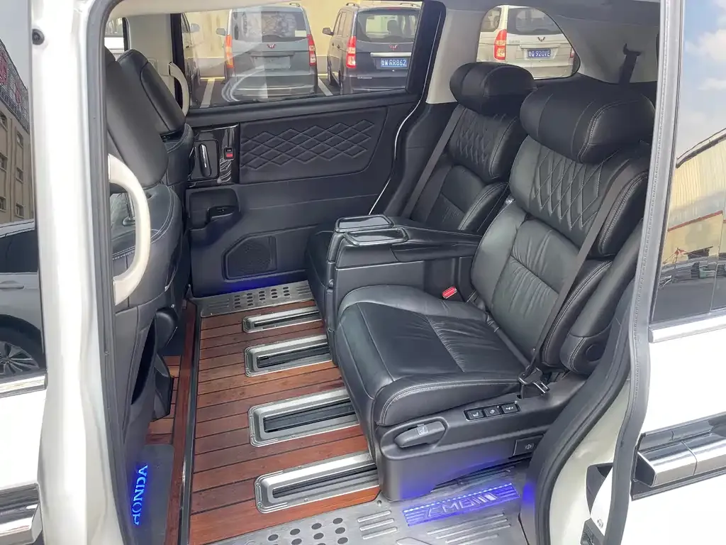 Honda Elysion 2021 из CN, фото 10
