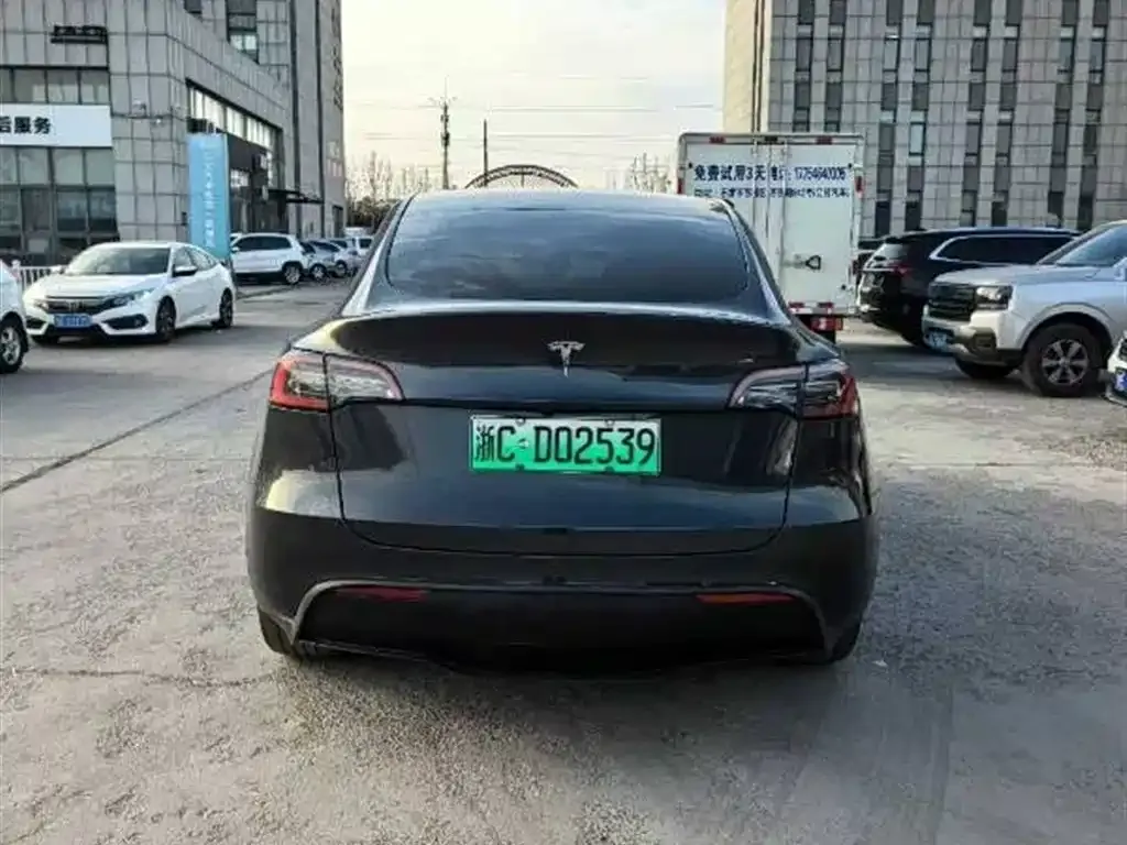 Tesla Model Y — фото 7