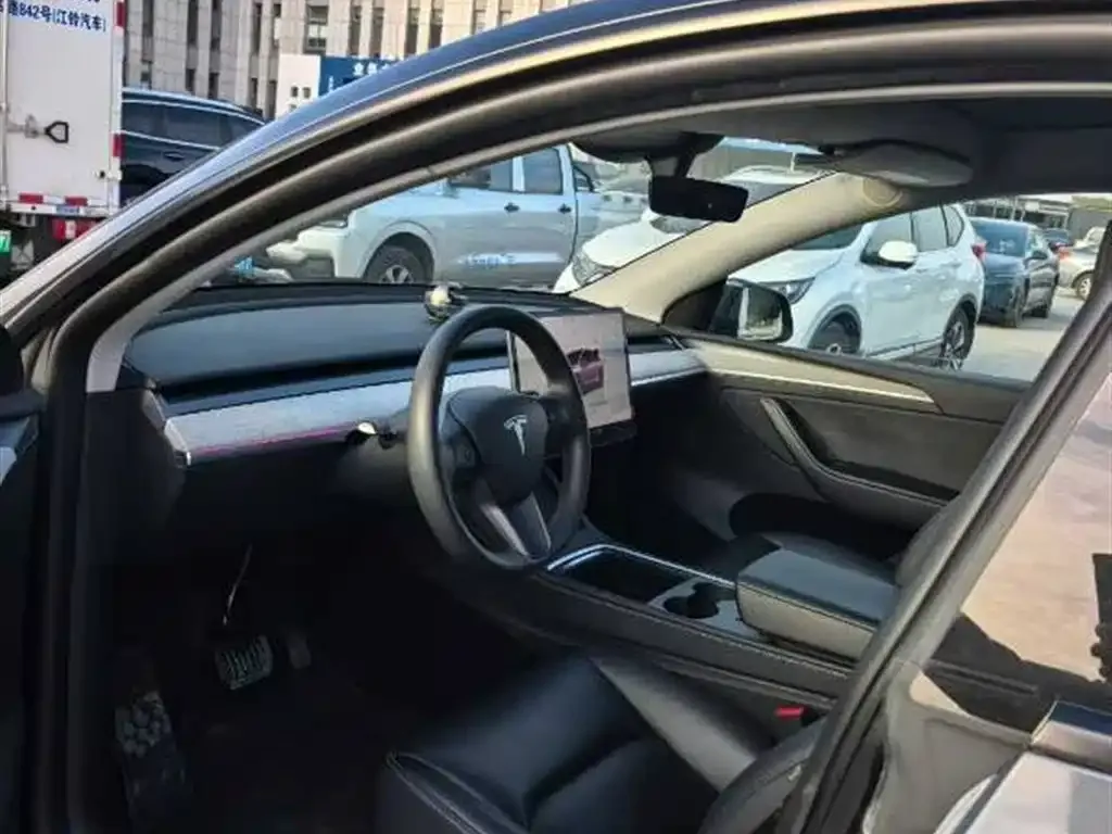 Tesla Model Y — фото 3