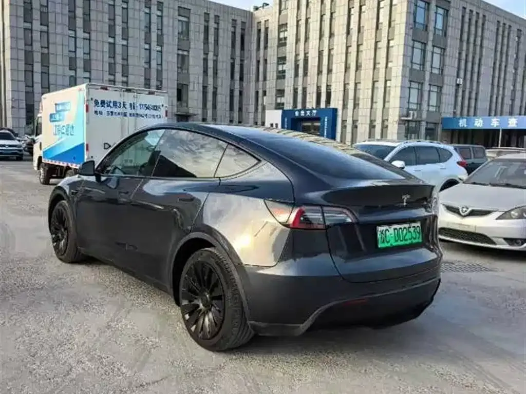 Tesla Model Y — фото 6