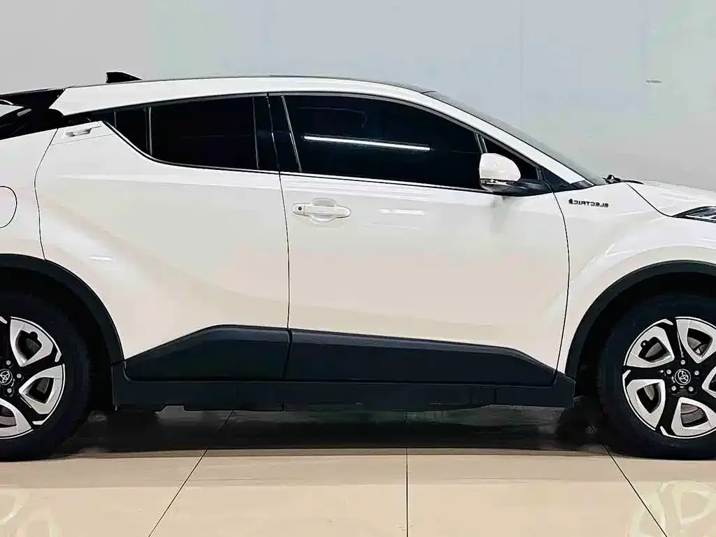 Toyota C-HR EV 2021 из CN, фото 3
