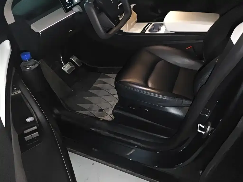 Tesla Model Y 2024 из CN, фото 8