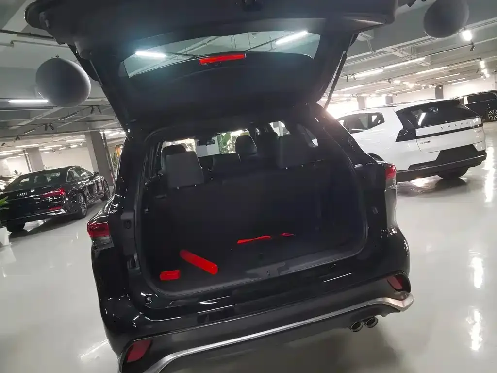 Toyota Crown Kluger 2026 из CN, фото 4