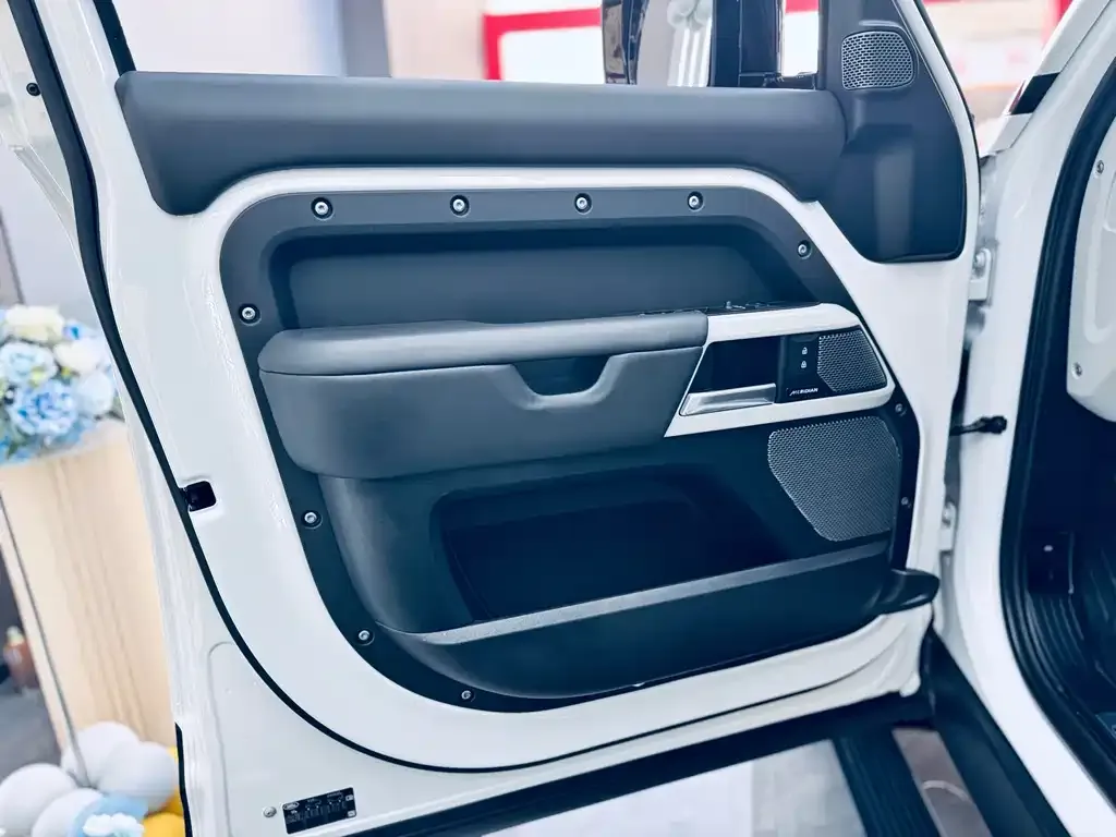 Land Rover Defender 2024 из CN, фото 8