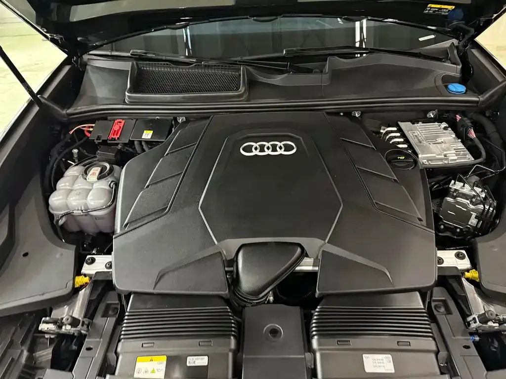 Audi Q8 2023 из CN, фото 6