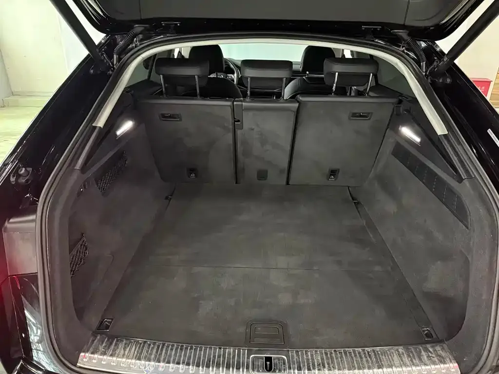 Audi Q8 2023 из CN, фото 7