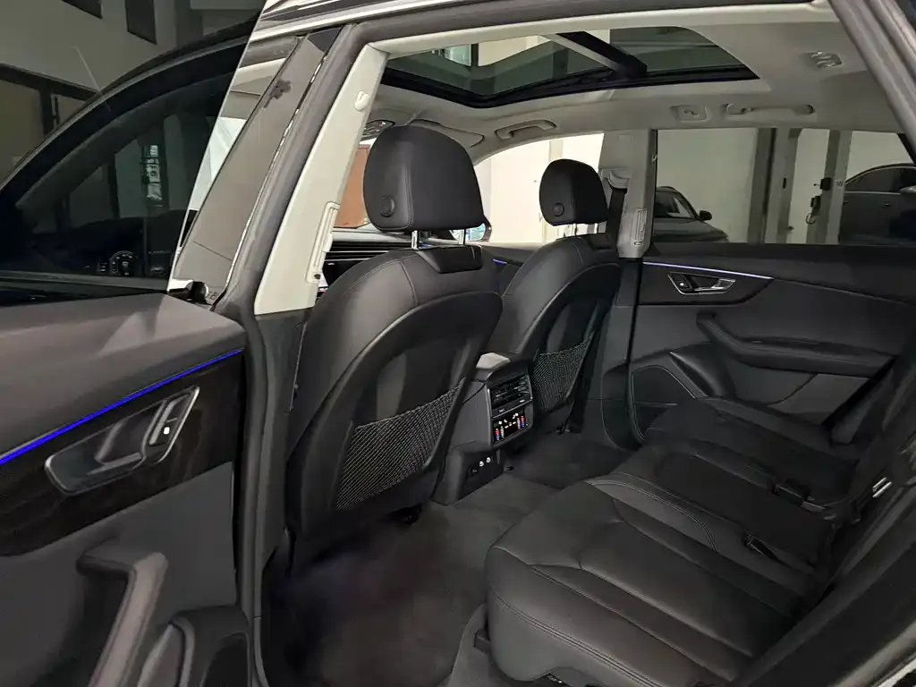 Audi Q8 2023 из CN, фото 10