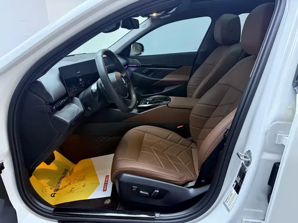 BMW 5 Series 2024 из CN, фото 4
