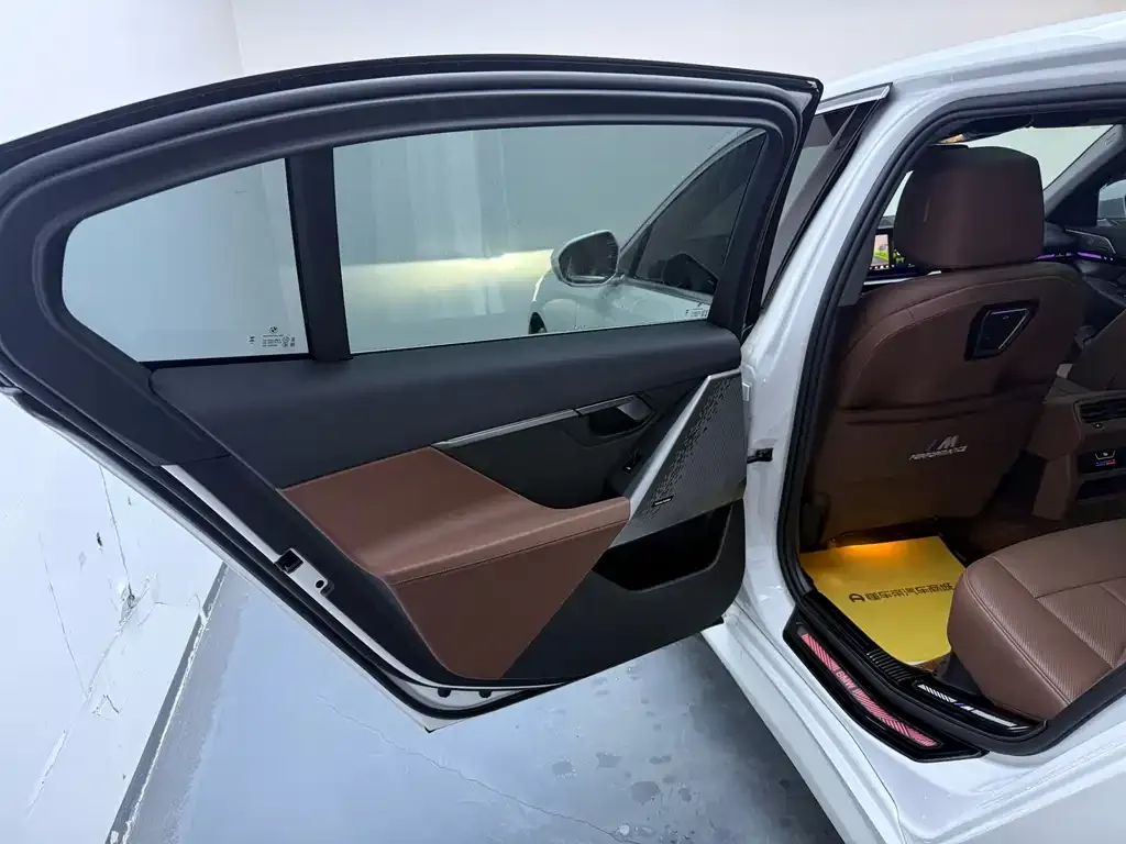 BMW 5 Series 2024 из CN, фото 5