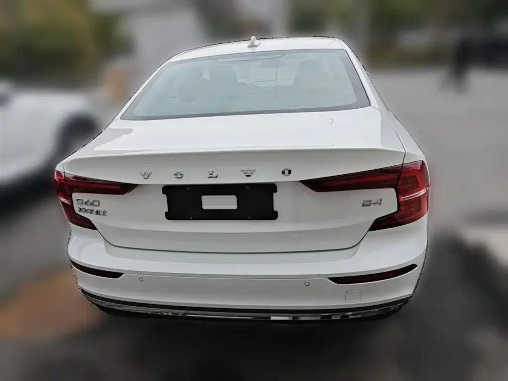 Volvo S60 2025 из CN, фото 4