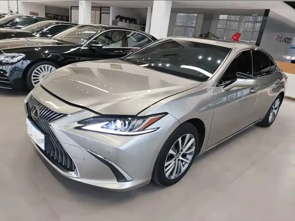 Lexus ES — фото 1