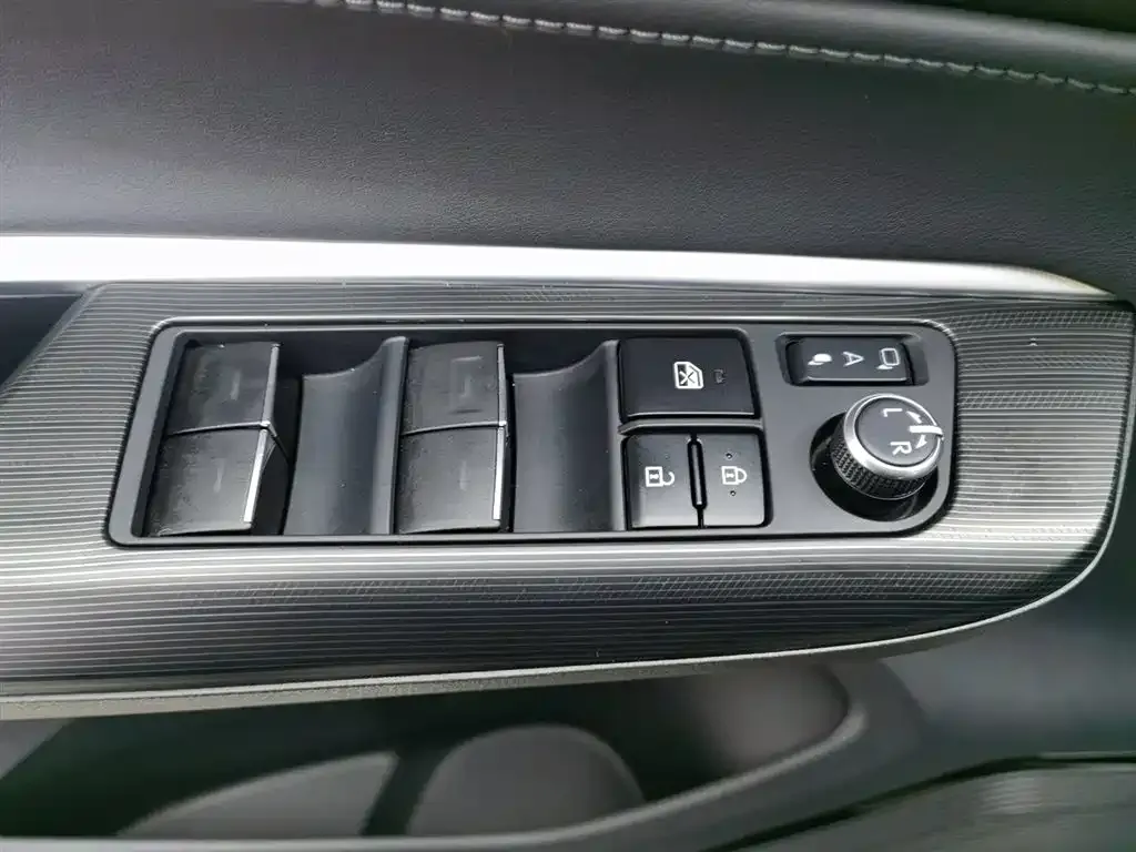 Toyota Harrier 2024 из CN, фото 10
