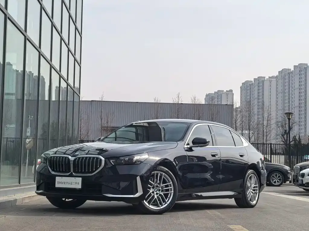 BMW 5 Series — фото 1