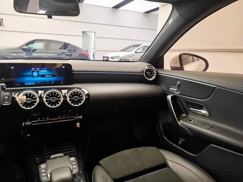 Mercedes-Benz A-Class 2023 из CN, фото 8