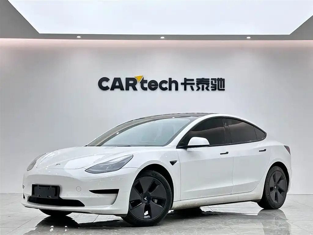 Tesla Model 3 — фото 1