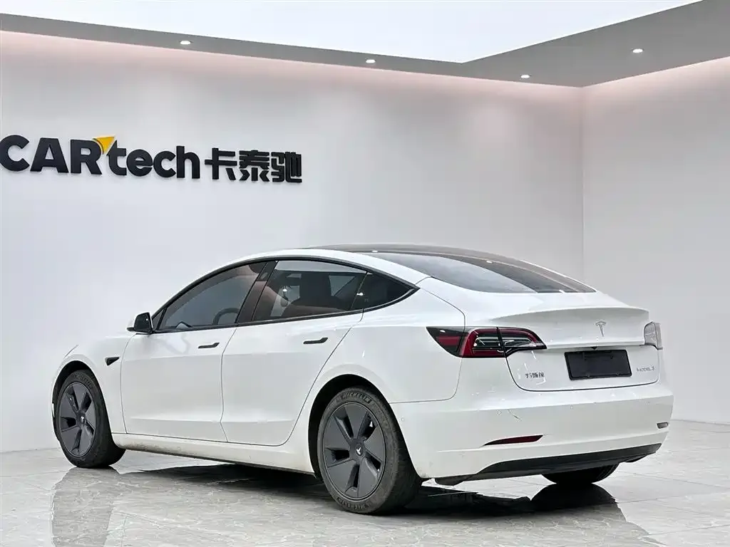 Tesla Model 3 — фото 8