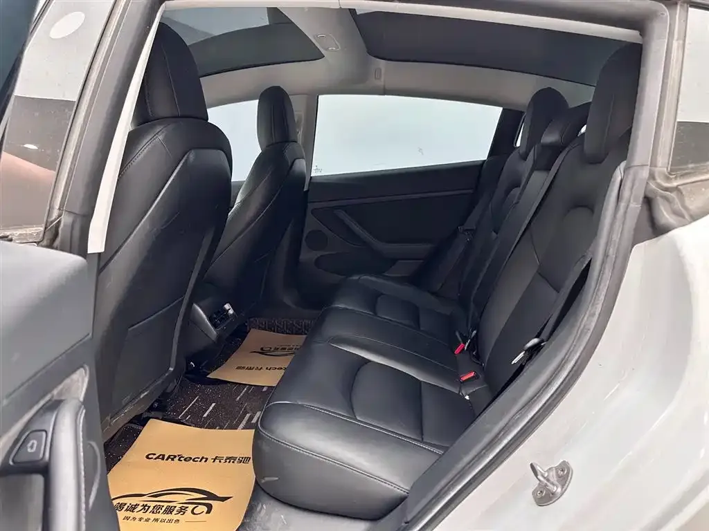 Tesla Model 3 — фото 10