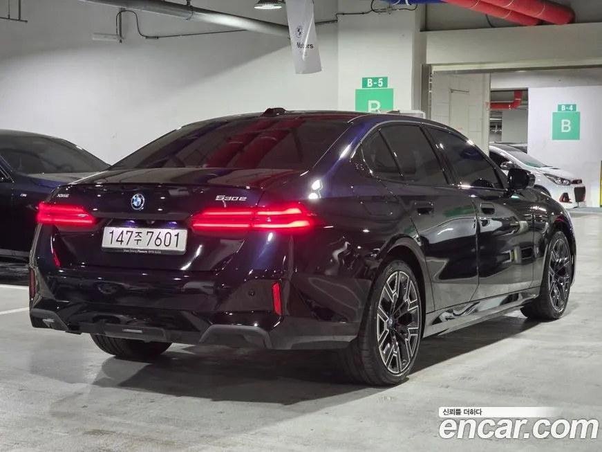 BMW 5-Series 2025 из KR, фото 9