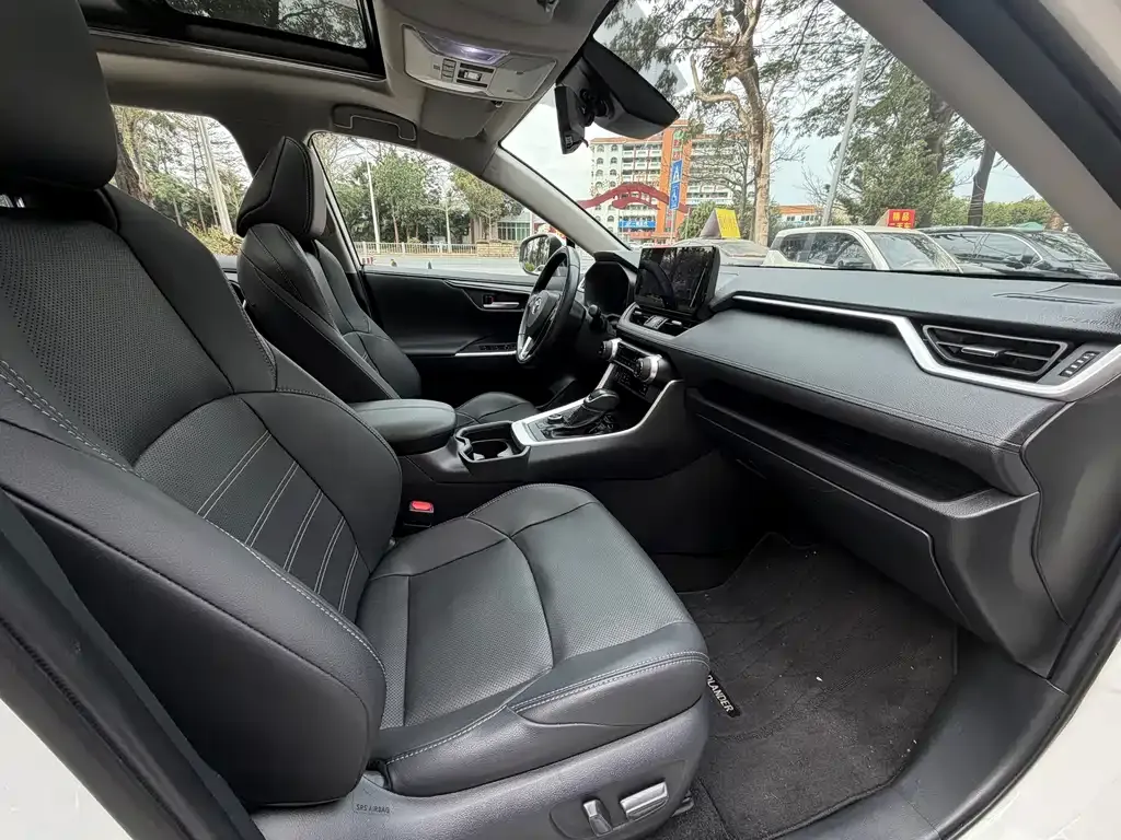 Toyota Wildlander 2023 из CN, фото 5
